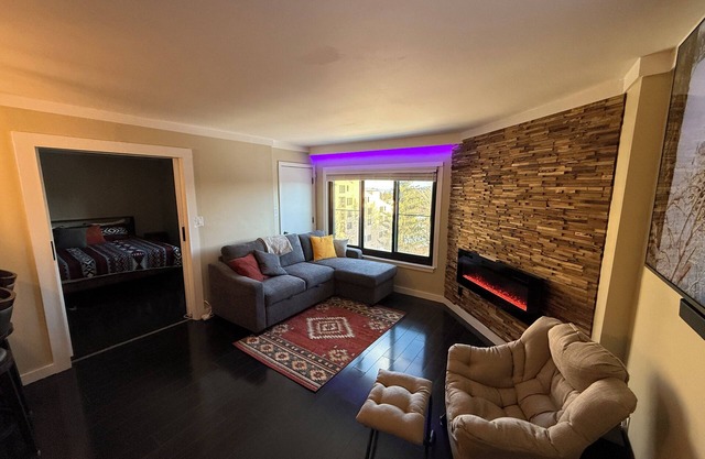 Amazing 2 Bed/2 Bath Ski-In & Ski-Out with Night Skiing. Sleeps 7 comfortably