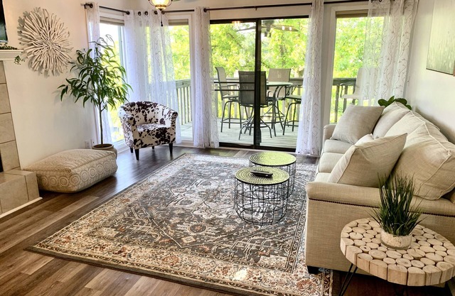 Amazing 2 Bed 2 Bath Condo on the Lake just Updated