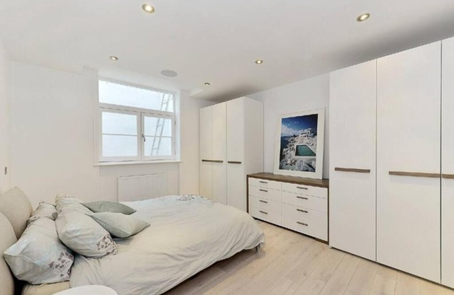 Amazing 2 bedroom free parking. 6-7guests.
