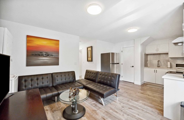 Amazing 2Bed 1Bath Private Suite