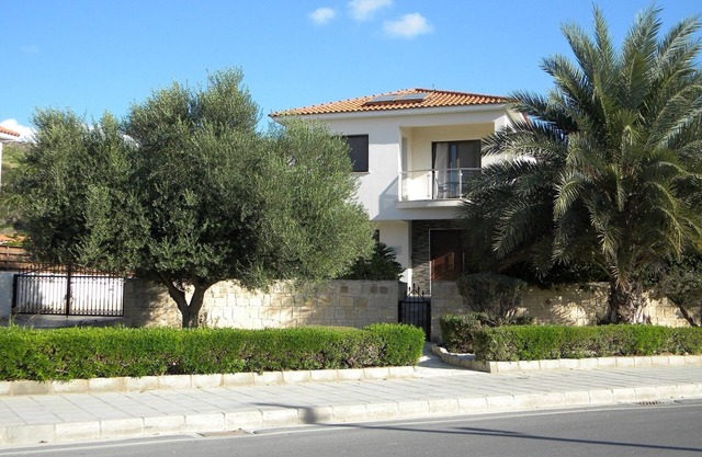Brand new 4 bed villa in Pissouri Bay + 2009 special offer price