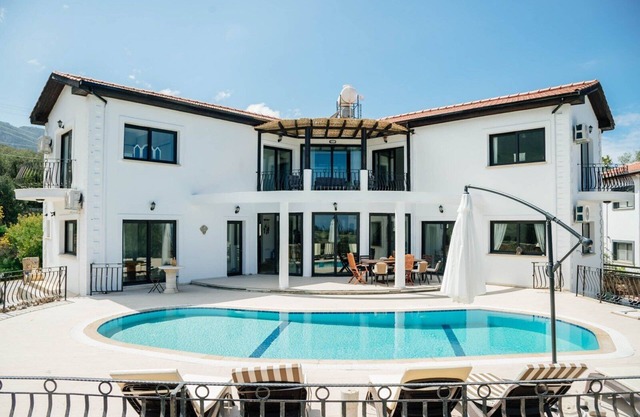 Amazing 4 bedroom villa with incredible views