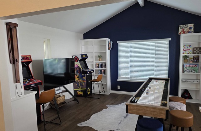 Amazing 4BR Favorite! Game Room, Large Backyard and Parking