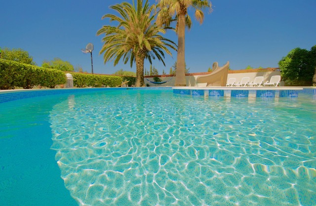 Erstaunliche 6-Bett-Villa. Pool mit Rutsche und Kleinkinder Pool