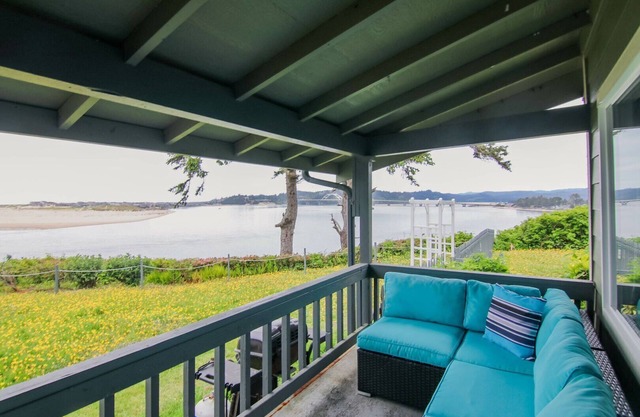 Amazing Alsea Bay Views! Dog Friendly!