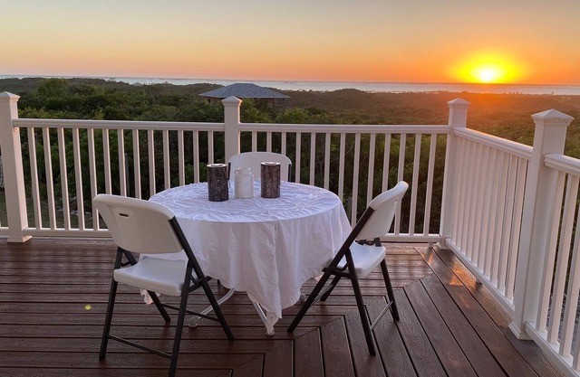 Amazing and incredible views! Peaceful home with Long Island Breeze.