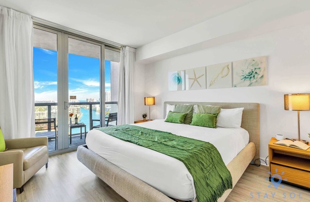 Amazing Apartment w/Private Balcony & Pool
