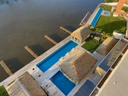 Amazing apartment w/amenities and lake view