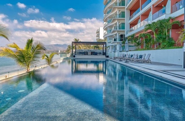 Amazing Apt -Beach Front View - Gym - Pool