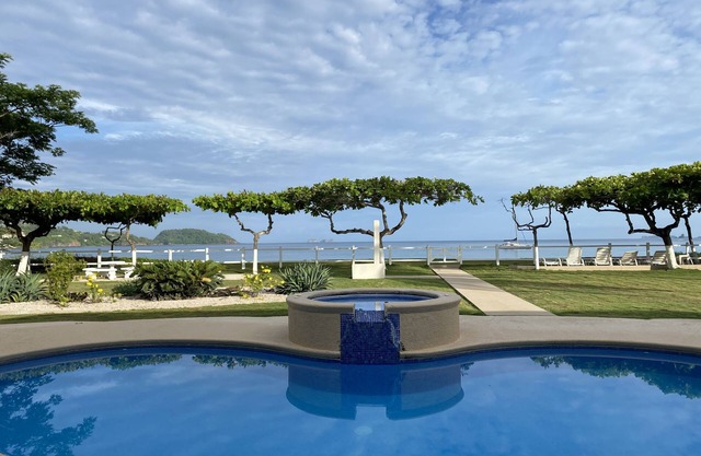 Amazing Beach Front Condo w/ Pool, Endless Beach, Flamingo/Potrero