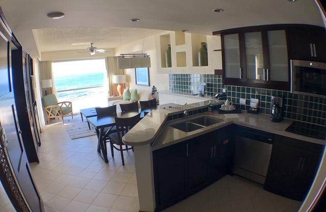 Amazing Beachfront Condo für 8 Personen in bester Lage in Cancun Hotel Zone!