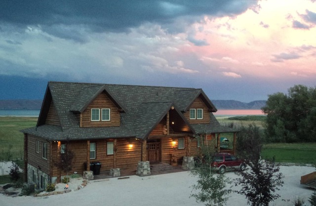 Erstaunlich Beachfront Lodge at Bear Lake