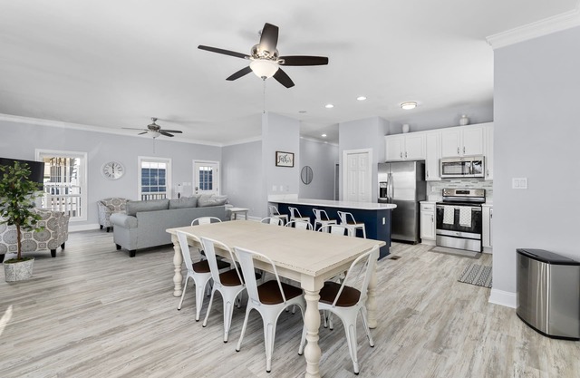 NEU RENOVIERTES LUXUSHAUS, HAUSTIERFREUNDLICH, SCHLAFEN 26