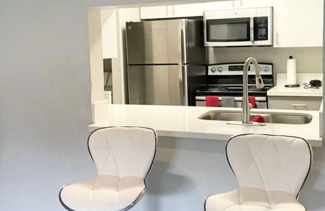 Amazing clean and peaceful 1 bedroom with great amenities