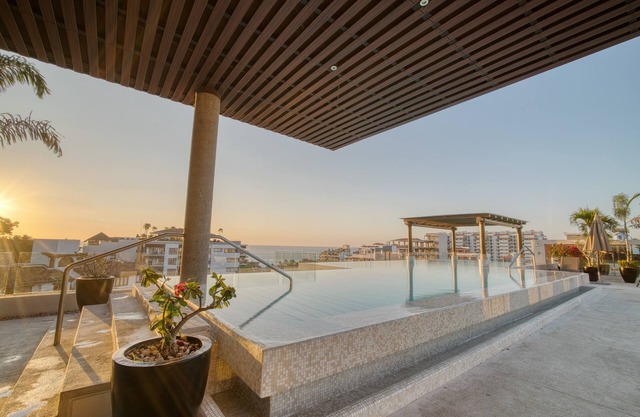 Amazing Condo in the Romantic Zone - Near Beach, Restos, Entertainment, Shopping