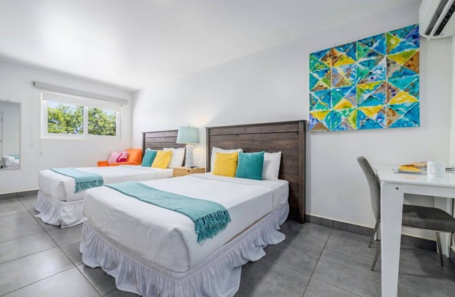 Amazing Cute Studio w/ Two Double Beds & Pool View