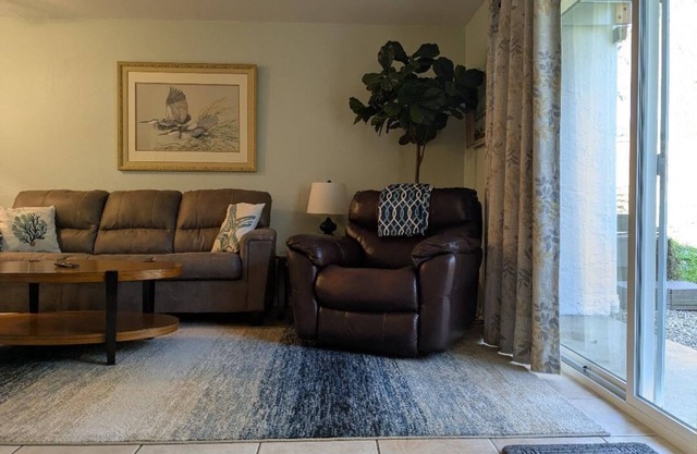 Great deal ! Comfy 2-bedroom townhome close to everything in Tallahassee.