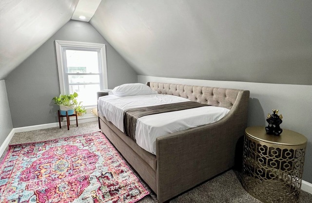 Amazing Deal: Spacious 4-Bed, 2-Bath Duplex Apartment!
