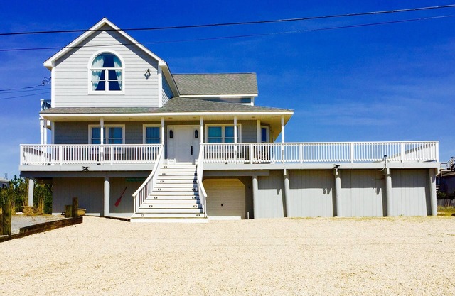 ERSTAUNLICHE DUNE RD WESTHAMPTON BEACH HOME SCHRITTE ZUM STRAND TOLLE BEWERTUNGEN !!!