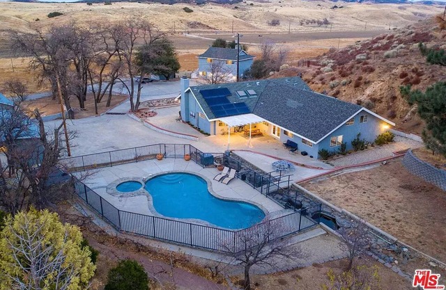 Amazing Escape Close to LA with Pool, jacuzzi, Meditation room, Hiking trails.