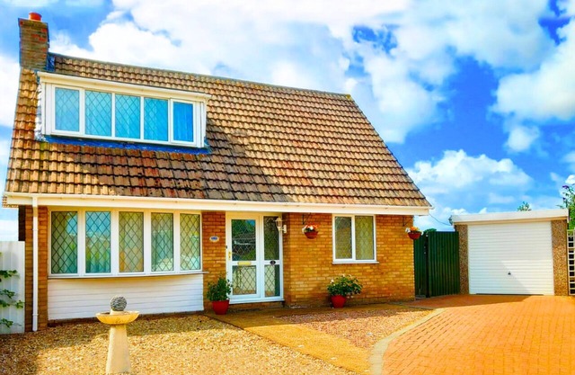 FANTASTISCHES FAMILIENHAUS MIT 3 BETTEN, HAUSTIERFREUNDLICH, WIFI, GROSSE LAGE, STRAND UND MEER