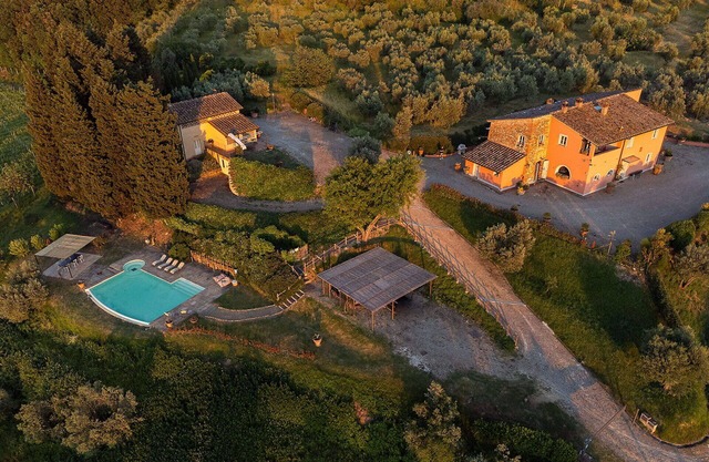 Villa in Sammontana mit 8 Schlafzimmern 17 Schlafplätzen