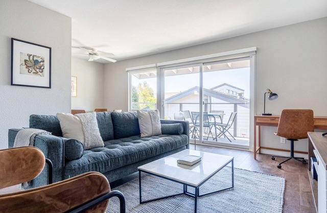 Amazing Foster City 1BR w/ Pool, W/D, Gym, near highways, by Blueground