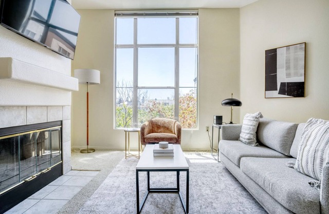 Amazing Fremont 2BR w/ Pool, W/D & Gym, near TJ & WF, by Blueground