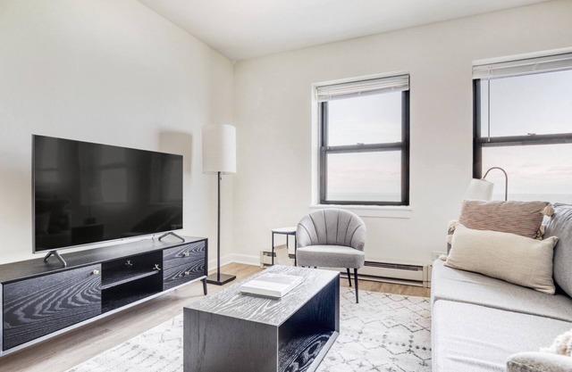 Amazing Gold Coast 1BR w/ Doorman & Gym, 2 blocks to L, by Blueground