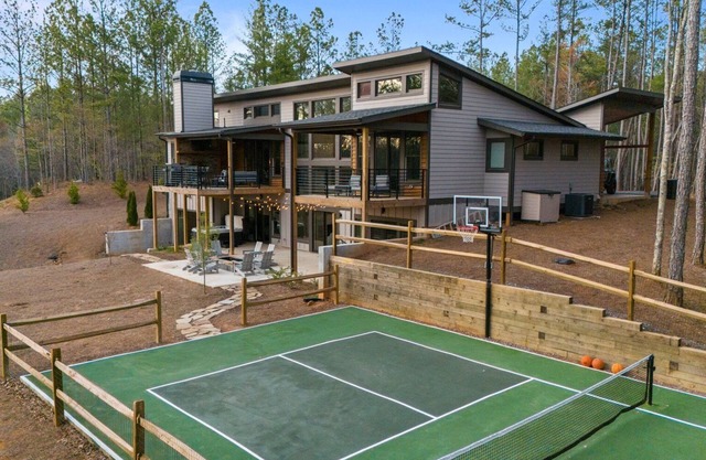 Amazing Grace ~ Indoor Heated Pool ~ Pickleball ~ Basketball ~ Hot Tub ~ Fire Pit