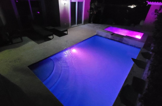 Amazing Brand NEW 2 Bett / 2bath, mit Pool