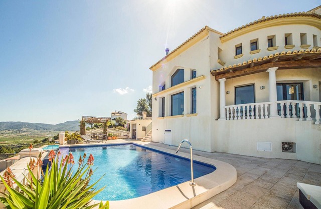 Tolles Haus in Ador mit Swimmingpool