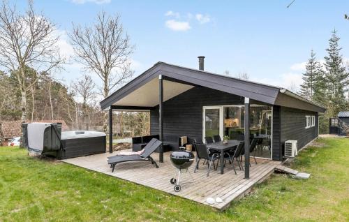 Amazing Home In Ebeltoft With Wifi