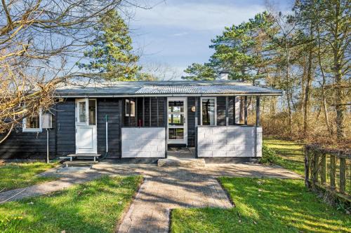 Amazing Home In Ebeltoft With 3 Bedrooms, Sauna And Internet