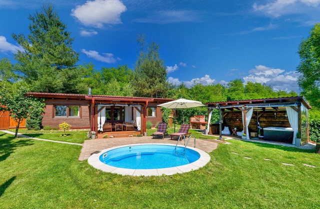 Tolles Haus in Lopatinec mit Whirlpool