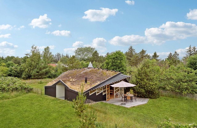 Schönes Haus in Strandby mit Küche