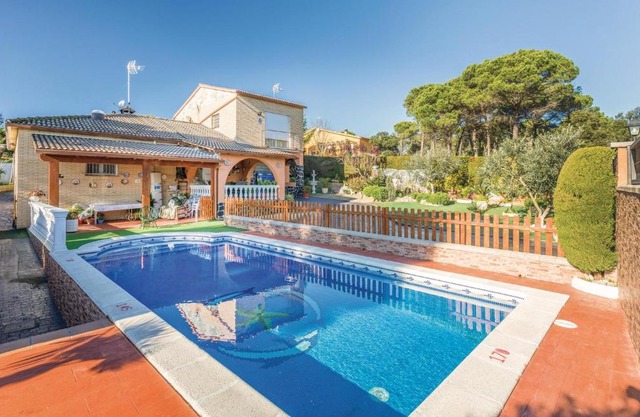 Nice home in Vidreres with 5 Bedrooms, WiFi and Swimming pool