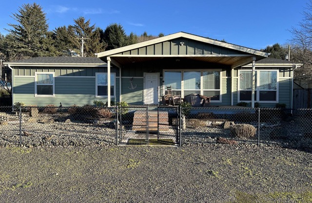 Amazing home located in Winchester bay at Salmon Harbor