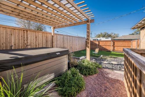Amazing Hot tub l Sleeps 14