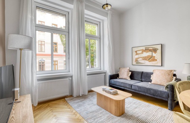 Amazing Josefstadt 2BR w/ Elevator, nr Shops & Dining, by Blueground