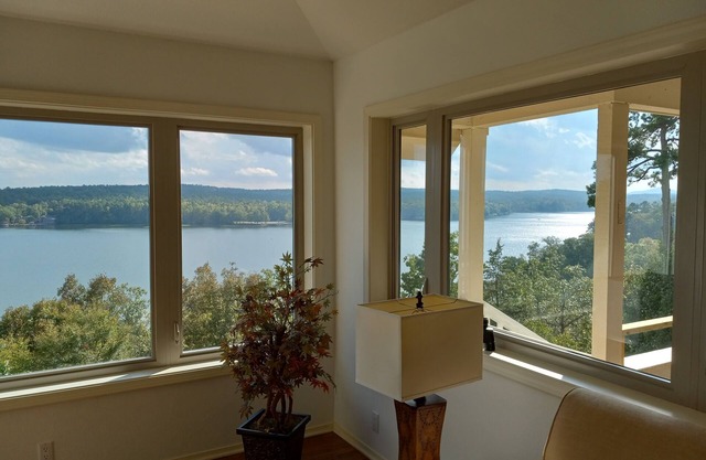 Amazing Lake and Mountain View on Coronado Lakefront Home
