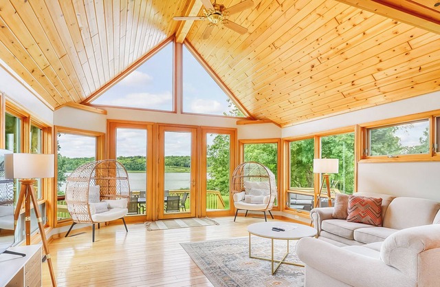 Amazing Lake Home w/Private Beach in heart of DL! Accommodates large groups.