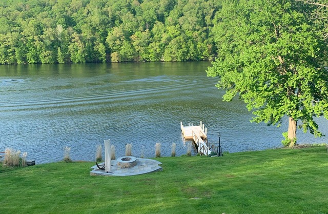 Amazing Lake House