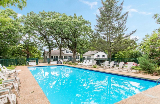 Erstaunliches See-Haus mit im Boden geheiztem Pool ~ privates bewaldetes Gelände