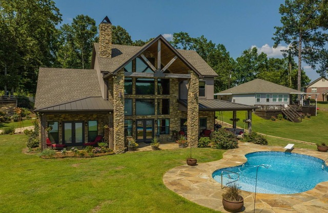 Amazing Lake Jordan vacation home