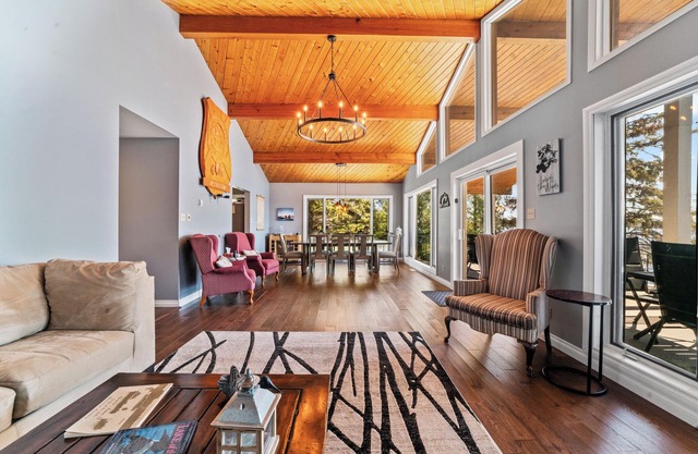 Amazing Lake of the Woods Lakefront Paradise Home