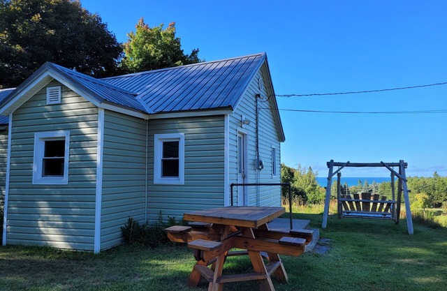 Amazing Lake Superior view from Ridge Road w/2 car heated garage, pet friendly