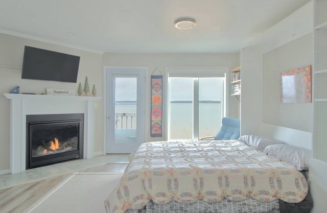 Amazing Lake Superior Views & Easy Walking Access to All Bayfield Has to Offer