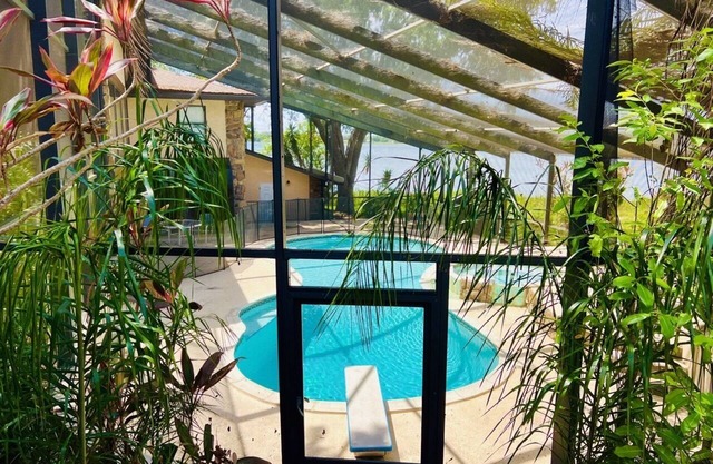 Lake Home mit 4 Bett / 4 Bad & Pool mit Sprungbrett