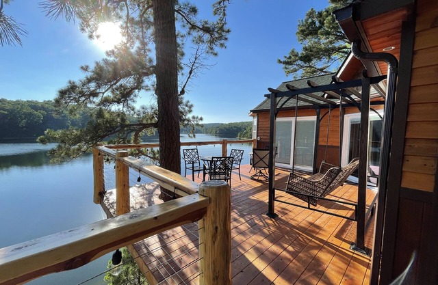 Amazing lakeview Spring Lake Tree House #2 "LoveLight" w/ hot tub